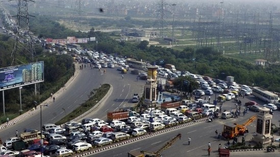 Mobile app to book parking slots online launched in Delhi. What you should know (Representational image)(Sunil Ghosh/ HT Photo) Mobile app to book parking slots online launched in Delhi. What you should know (Representational image)(Sunil Ghosh/ HT Photo)
