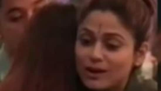 Shamita Shetty hugs Miesha Iyer after she (Shamita) gets to know that her (Miesha's) parents are no more.(Voot)