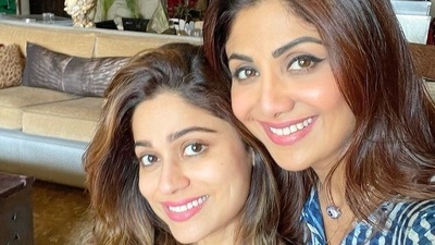 Shilpa Shetty and Shamita Shetty (Instagram) Shilpa Shetty and Shamita Shetty (Instagram)