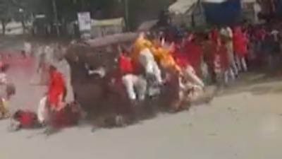 In Chhattisgarh Jashpur, a SUV mowed down devotees who were going in a procession for the immersion of godess Durga’s idol. At least one person is dead, 15 others are injured. (Twitter/RamanSingh) In Chhattisgarh Jashpur, a SUV mowed down devotees who were going in a procession for the immersion of godess Durga’s idol. At least one person is dead, 15 others are injured. (Twitter/RamanSingh)