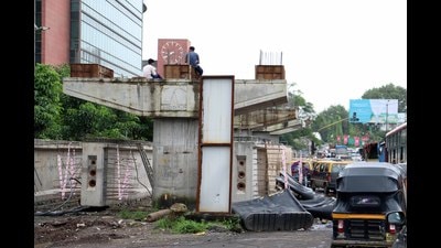 Traffic will be blocked between 11pm and 6am from Oct 16 to 20 on the Kalyan-Shilphata stretch to lay cement girder. (RISHIKESH CHOUDHARY/HT PHOTO) Traffic will be blocked between 11pm and 6am from Oct 16 to 20 on the Kalyan-Shilphata stretch to lay cement girder. (RISHIKESH CHOUDHARY/HT PHOTO)
