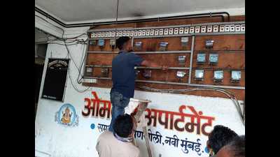 MSEDCL officials check for electricity theft in Ghansoli. (HT PHOTO)