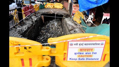 One of the pavements in Turbhe, Navi Mumbai, that is in a bad shape. (BACHCHAN KUMAR/HT PHOTO) One of the pavements in Turbhe, Navi Mumbai, that is in a bad shape. (BACHCHAN KUMAR/HT PHOTO)