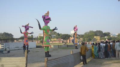 Small Ravan effigies at Ghantaghar Ramlila Maidan in Ghaziabad on Friday. (Sakib Ali / HT) Small Ravan effigies at Ghantaghar Ramlila Maidan in Ghaziabad on Friday. (Sakib Ali / HT)