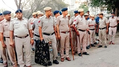 Police personnel at the Singhu border site where a 32-year-old man was found tied to a barricade on Friday.&nbsp; (Manoj Dhaka/HT Photo)