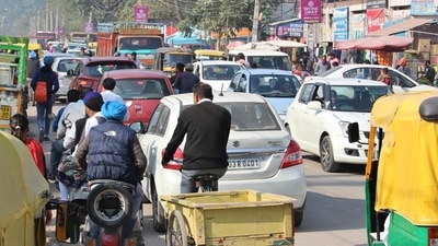 A ban on vehicular movement is also expected on the route between the Metro Chowk and Sector 12-22 crossroad. (HT FILE PHOTO) A ban on vehicular movement is also expected on the route between the Metro Chowk and Sector 12-22 crossroad. (HT FILE PHOTO)