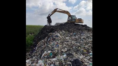 For garbage being dumped on mangroves, MPCB has imposed a penalty notice on Uran Municipal Council. (HT PHOTO) For garbage being dumped on mangroves, MPCB has imposed a penalty notice on Uran Municipal Council. (HT PHOTO)