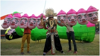 An actor poses as Ravana with the nine heads, ahead of the Dussehra celebrations. (HT Photos/Ravi Kumar) An actor poses as Ravana with the nine heads, ahead of the Dussehra celebrations. (HT Photos/Ravi Kumar)