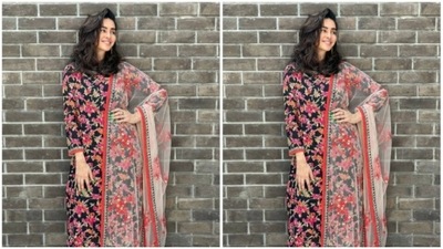 Dussehra 2021: Shibani Dandekar dazzles in a floral salwar suit (Instagram/@shibanidandekar) Dussehra 2021: Shibani Dandekar dazzles in a floral salwar suit (Instagram/@shibanidandekar)