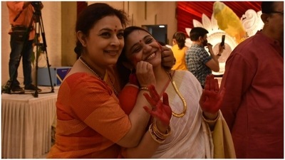 Married women welcome goddess Durga for the next year, as per the Hindu ritual, on the last day of Durga Puja. It is usually don with betel leaves and sweets. (HT Photos/ Varinder Chawla) Married women welcome goddess Durga for the next year, as per the Hindu ritual, on the last day of Durga Puja. It is usually don with betel leaves and sweets. (HT Photos/ Varinder Chawla)