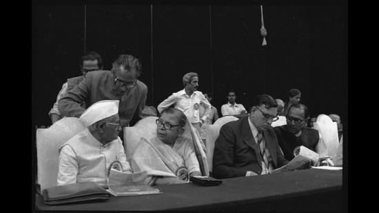 Mahadevi Varma at the Hindi Sammelan on 30 October 1983. (Virendra Prabhakar/HT Photo)