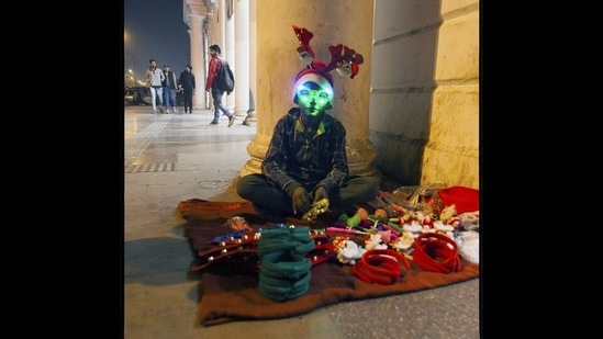 Joys of Christmas: From a series on migrant itinerants selling inexpensive items in central Delhi during Christmas for tiny margins.(Photo: Vijay S Jodha)