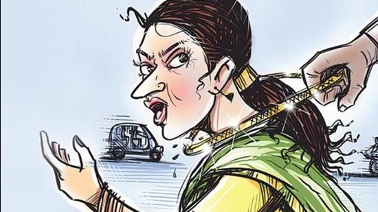 The 55-year-old woman lost her chain to snatchers while buying vegetables near her housing society. (HT Photo)