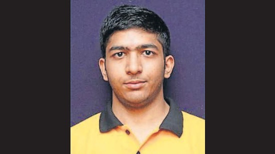 Khushang, a resident of Ludhiana, says he gave up on social media and television to make sure his focus did not waver. He secured an AIR 30 in the JEE-Advanced. (HT Photo)