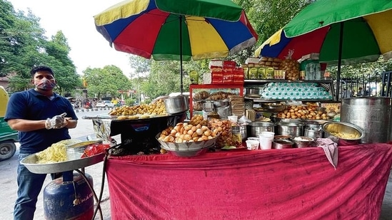 This is Dilli 6 Chaat Bhandar.(Mayank Austen Soofi) This is Dilli 6 Chaat Bhandar.(Mayank Austen Soofi)