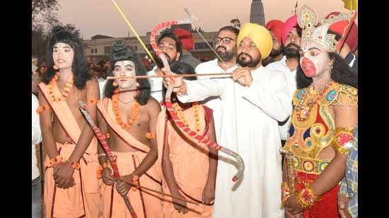 Punjab chief minister Charanjit Singh Channi with Ramlila artistes on the occasion of Dussehra in Morinda on Friday.