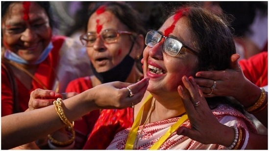 Post the rituals, playing with sindoor is a sign of strengthening their marital bonds.(AFP)