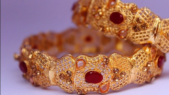 Today Gold Price, Silver Price: Gold Rate and along with other precious metal prices in India on Friday, Oct 15, 2021