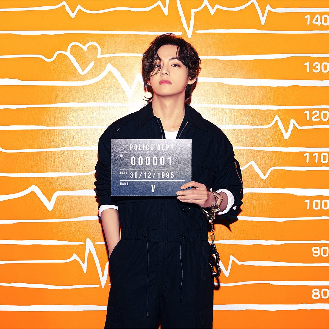 BTS singer V gives relationship advice on Weverse. BTS singer V gives relationship advice on Weverse. 