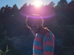 Kartik Aaryan, amidst the hills, is taking a break to ‘breathe’(Instagram/@kartikaaryan) Kartik Aaryan, amidst the hills, is taking a break to ‘breathe’(Instagram/@kartikaaryan)