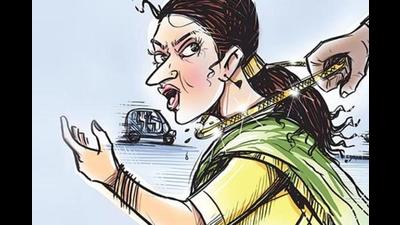 Usha V Nambiar, a resident of Zirakpur, was waiting for her son outside Ayappa temple in Sector 47, Chandigarh, when the snatcher ran away with her chain. (HT) Usha V Nambiar, a resident of Zirakpur, was waiting for her son outside Ayappa temple in Sector 47, Chandigarh, when the snatcher ran away with her chain. (HT)