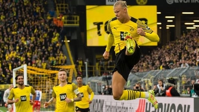 Haaland scores twice on return to send Dortmund top of the Bundesliga (TWITTER/BVB)