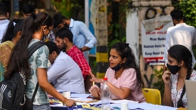 DU 3rd cut-off list 2021: Over 74% seats filled, list for remaining seats soon (Photo by Amal KS / Hindustan Times) (Hindustan Times) DU 3rd cut-off list 2021: Over 74% seats filled, list for remaining seats soon (Photo by Amal KS / Hindustan Times) (Hindustan Times)