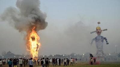 Effigy of demon king Ravan burns during Dussehra celebration at Gandhi Maidan in Patna. (HT PHOTO)