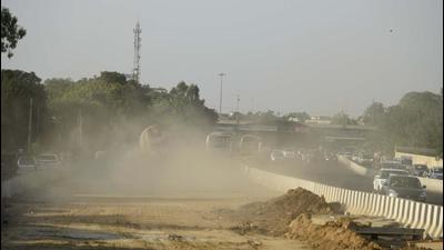 The India Meteorological Department on Saturday predicted one or two spells of rainfall in the city over the next two days, leading to a dip in the pollution levels. (Parveen Kumar/HT)