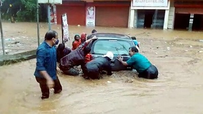 The Indian meteorological department has issued red alerts in the districts of Kottayam, Pathanamthitta, Thrissur, Ernakulam, Idukki, and Palakkad (ANI ) The Indian meteorological department has issued red alerts in the districts of Kottayam, Pathanamthitta, Thrissur, Ernakulam, Idukki, and Palakkad (ANI )