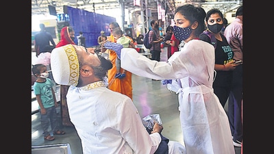 Maharashtra on Saturday recorded 1,553 Covid-19 new cases with 26 deaths, which is the lowest one-day figure reported over the past 17 months. (Anshuman Poyrekar/HT Photo) Maharashtra on Saturday recorded 1,553 Covid-19 new cases with 26 deaths, which is the lowest one-day figure reported over the past 17 months. (Anshuman Poyrekar/HT Photo)