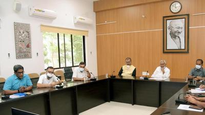 Bihar chief minister Nitish Kumar holds a review meeting of health department in Patna on Saturday. (Santosh Kumar /HT PHOTO) Bihar chief minister Nitish Kumar holds a review meeting of health department in Patna on Saturday. (Santosh Kumar /HT PHOTO)