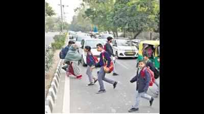 Data from the Ministry of Road Transport and Highways (MoRTH) reveals that 11,168 kids below the age of 18 lost their lives to road crashes in 2019, contributing to 7.4% of all accidents deaths. Out of these 379 deaths were reported from Maharashtra. (HT File photo for representation) Data from the Ministry of Road Transport and Highways (MoRTH) reveals that 11,168 kids below the age of 18 lost their lives to road crashes in 2019, contributing to 7.4% of all accidents deaths. Out of these 379 deaths were reported from Maharashtra. (HT File photo for representation)