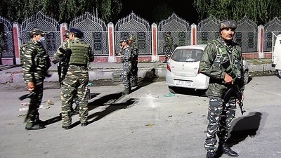 Security personnel at the site of attack in Srinagar. (Waseem Andrabi/HT) Security personnel at the site of attack in Srinagar. (Waseem Andrabi/HT)