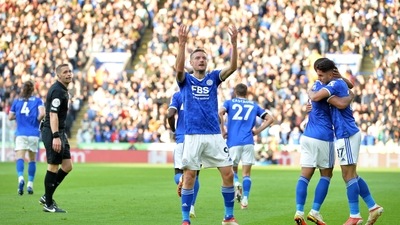 Premier League: Leicester storm back to sink Manchester United 4-2 in thriller (TWITTER)