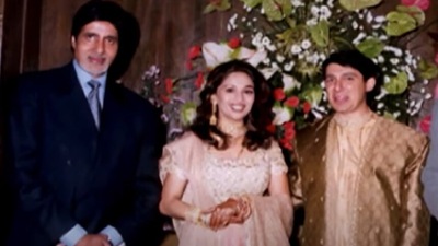 Madhuri Dixit and Dr Shriram Nene pose at their wedding reception with Amitabh Bachchan.