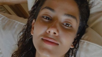 Mira Rajput is impressed with her tan. Mira Rajput is impressed with her tan.