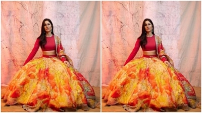 Styled by fashion stylist Ami Patel and makeup artist Daniel Bauer, Katrina left her long straight tresses open around her shoulders. She opted for minimal makeup – rose eye shadow, mascara-laden eyelashes, drawn eyebrows and contoured cheeks. (Instagram/@sabyasachiofficial) Styled by fashion stylist Ami Patel and makeup artist Daniel Bauer, Katrina left her long straight tresses open around her shoulders. She opted for minimal makeup – rose eye shadow, mascara-laden eyelashes, drawn eyebrows and contoured cheeks. (Instagram/@sabyasachiofficial)