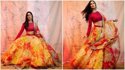 When it comes to fashion, Katrina Kaif can make every attire look good. From traditional attires to casual Western ones, the actor never fails to set fashion goals higher for us. On Friday, Katrina wished her Instagram family on Dussehra with a set of pictures from her recent fashion photoshoot. We are still drooling how perfectly she blended ethnic and casual in a lehenga. (Instagram/@sabyasachiofficial) When it comes to fashion, Katrina Kaif can make every attire look good. From traditional attires to casual Western ones, the actor never fails to set fashion goals higher for us. On Friday, Katrina wished her Instagram family on Dussehra with a set of pictures from her recent fashion photoshoot. We are still drooling how perfectly she blended ethnic and casual in a lehenga. (Instagram/@sabyasachiofficial)