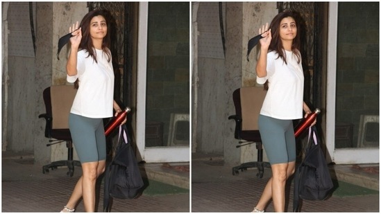 Daisy Shah opted for a white comfy tee shirt and set major gym fashion goals for us.(HT Photos/Varinder Chawla)