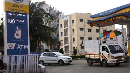 With the price hike, diesel now costs <span class='webrupee'>?</span>100.08 per litre in Pune. Petrol price has also increased to <span class='webrupee'>?</span>110.92 per litre. (Ravindra Joshi/HT PHOT.)