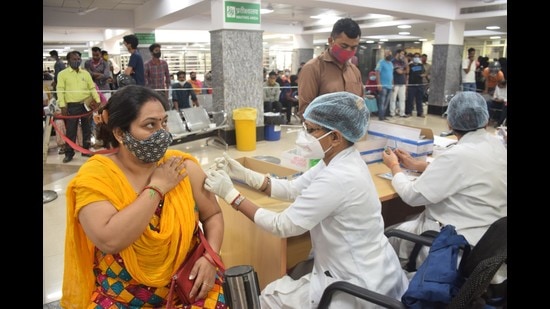 In all, 12, 92,822 second doses of the Covid vaccines have been administered in Lucknow since the start of the vaccination drive on January 16 this year (HT file photo)