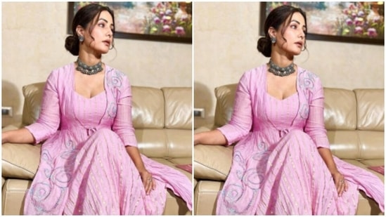 In minimal makeup, Hina posed in style for the pictures. She teamed her look with pink eyeshadow, mascara-laden eyelashes, contoured cheeks and a nude dab of lipstick.(Instagram/@realhinakhan)