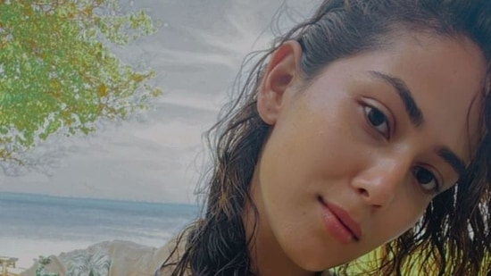 Mira Rajput posing with the sea in the background.