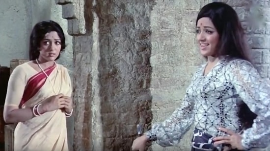 Hema Malini played dual roles in the 1972 film Seeta Aur Geeta. She played a naive Seeta on one hand and a feisty Geeta on the other.
