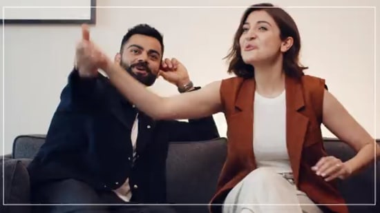 Anushka Sharma Virat Kohli Xxx Video - Anushka Sharma and Virat Kohli burst into laughter after disagreement, fan  tells him 'don't even argue'. Watch | Bollywood - Hindustan Times