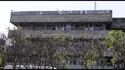 At GMCH-32 in Chandigarh, 40 bags of platelets are being used everyday to treat severe dengue patients. (HT file) At GMCH-32 in Chandigarh, 40 bags of platelets are being used everyday to treat severe dengue patients. (HT file)