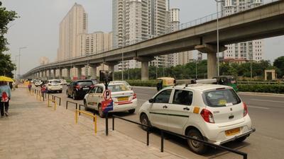Car parking is a major issue in Gurugram, with vehicles dotting all lanes of residential colonies as well as main roads. In the incident, the complainant had asked a resident in Palam Vihar Extension to move his car, following which he was attacked. (HT Archive)