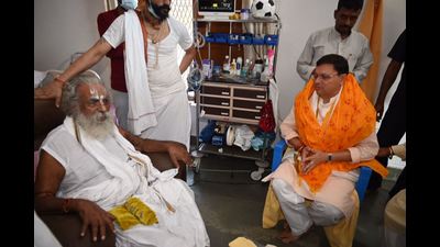 During his meeting with Nritya Gopal Das, Dhami inquired about his health and discussed the ongoing construction work of Ram Mandir (Sourced)