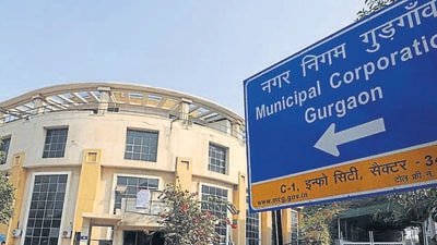 The tenure of three contractors hired in 2016 to oversee street vending zones ended in September 2019 and was not renewed, but they illegally continued to collect monthly fees, including the MCG’s share. (HT Archive) The tenure of three contractors hired in 2016 to oversee street vending zones ended in September 2019 and was not renewed, but they illegally continued to collect monthly fees, including the MCG’s share. (HT Archive)